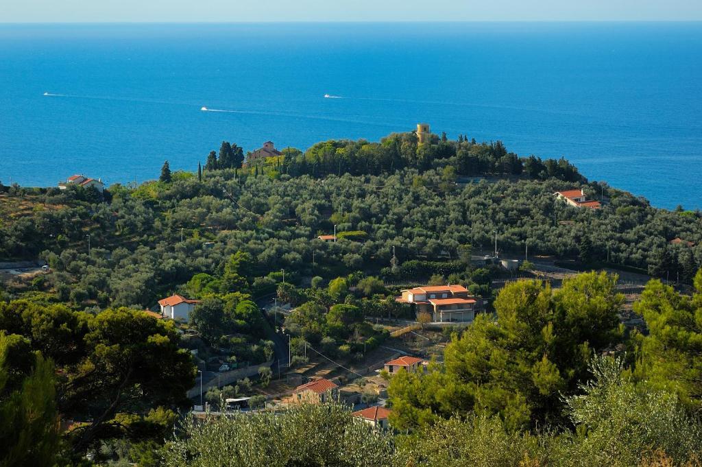 Вилла Poggio Dei Gorleri Диано-Марина Экстерьер фото